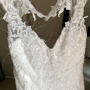 Demetrios Wedding Dress. NWOT.